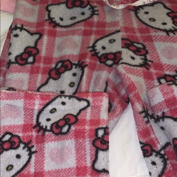 Hello kitty pjs - Picture 3 of 4